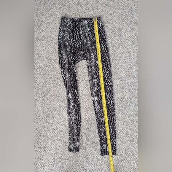 Shosho Women's Black, Gray & White Animal Print Patterned Leggings - Picture 5 of 7